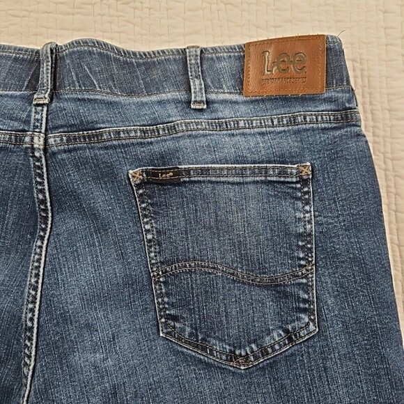 Lee Jeans Men's 42x30 Extreme Motion Tapered Leg Medium Wash Straight Fit EUC - Picture 14 of 16